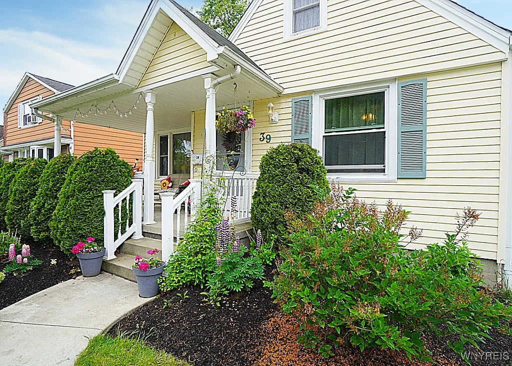 39 Sherwin Drive, Tonawanda-town, New York 14150, Tonawanda, New York 14150, 3 Bedrooms Bedrooms, 7 Rooms Rooms,1 BathroomBathrooms,Residential,Closed,39 Sherwin Drive, Tonawanda-town, New York 14150,0,B1613730