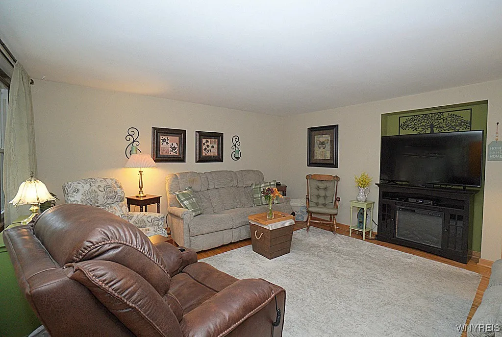 39 Sherwin Drive, Tonawanda-town, New York 14150, Tonawanda, New York 14150, 3 Bedrooms Bedrooms, 7 Rooms Rooms,1 BathroomBathrooms,Residential,Closed,39 Sherwin Drive, Tonawanda-town, New York 14150,0,B1613730