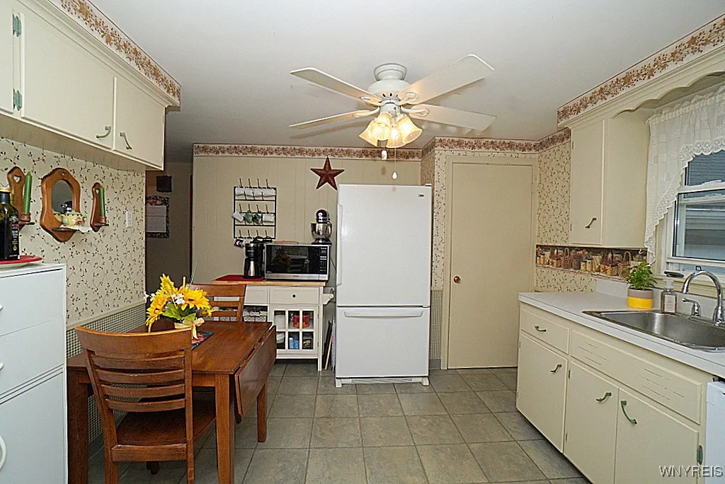 39 Sherwin Drive, Tonawanda-town, New York 14150, Tonawanda, New York 14150, 3 Bedrooms Bedrooms, 7 Rooms Rooms,1 BathroomBathrooms,Residential,Closed,39 Sherwin Drive, Tonawanda-town, New York 14150,0,B1613730