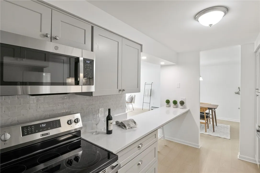 406 Westage At The Harbor, Irondequoit, New York 1, Irondequoit, New York 14617, 2 Bedrooms Bedrooms, 5 Rooms Rooms,1 BathroomBathrooms,Residential,Closed,406 Westage At The Harbor, Irondequoit, New York 1,R1611577