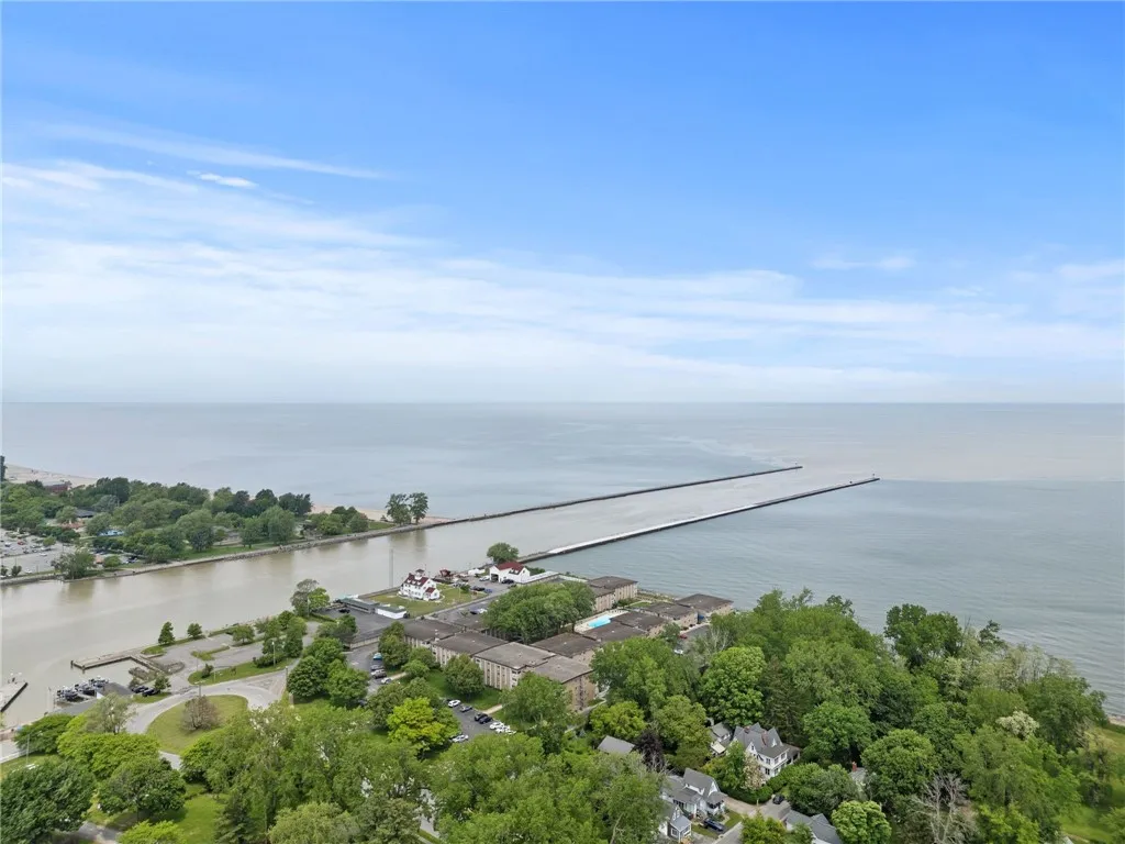 406 Westage At The Harbor, Irondequoit, New York 1, Irondequoit, New York 14617, 2 Bedrooms Bedrooms, 5 Rooms Rooms,1 BathroomBathrooms,Residential,Closed,406 Westage At The Harbor, Irondequoit, New York 1,R1611577