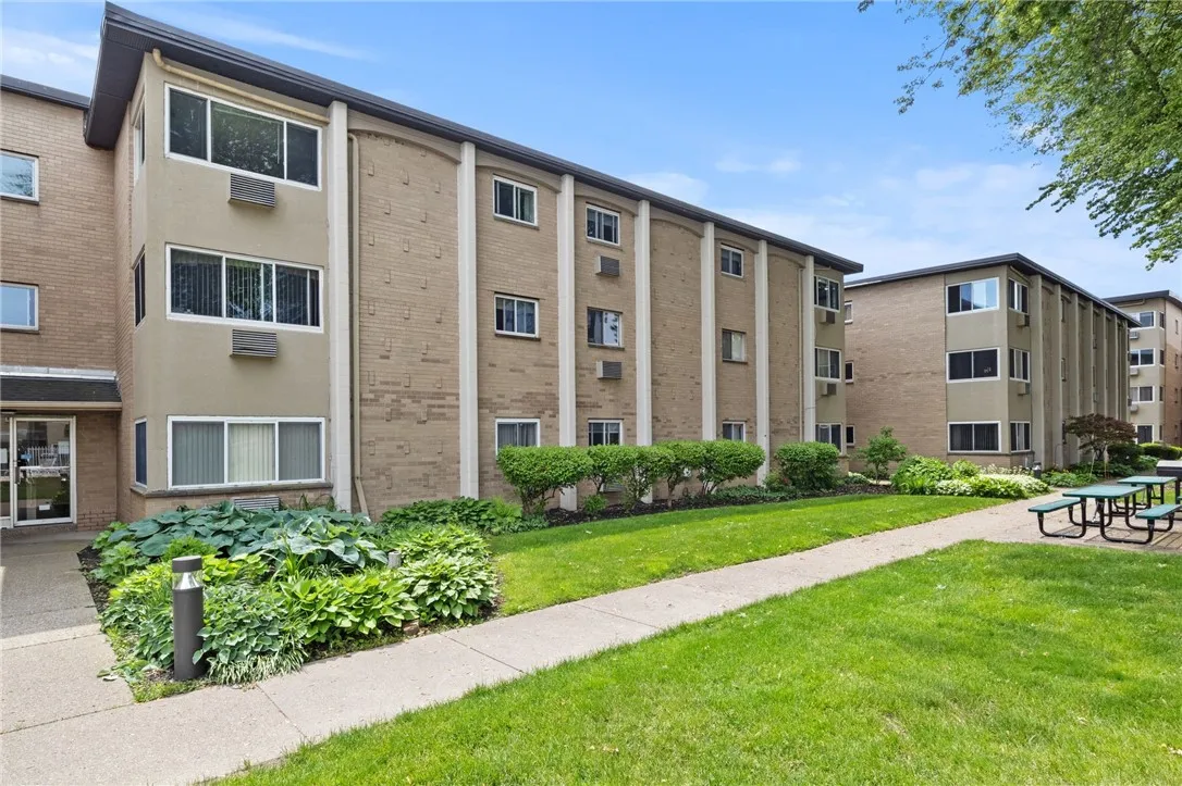 406 Westage At The Harbor, Irondequoit, New York 1, Irondequoit, New York 14617, 2 Bedrooms Bedrooms, 5 Rooms Rooms,1 BathroomBathrooms,Residential,Closed,406 Westage At The Harbor, Irondequoit, New York 1,R1611577