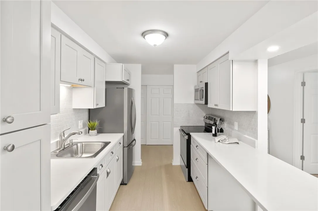 406 Westage At The Harbor, Irondequoit, New York 1, Irondequoit, New York 14617, 2 Bedrooms Bedrooms, 5 Rooms Rooms,1 BathroomBathrooms,Residential,Closed,406 Westage At The Harbor, Irondequoit, New York 1,R1611577