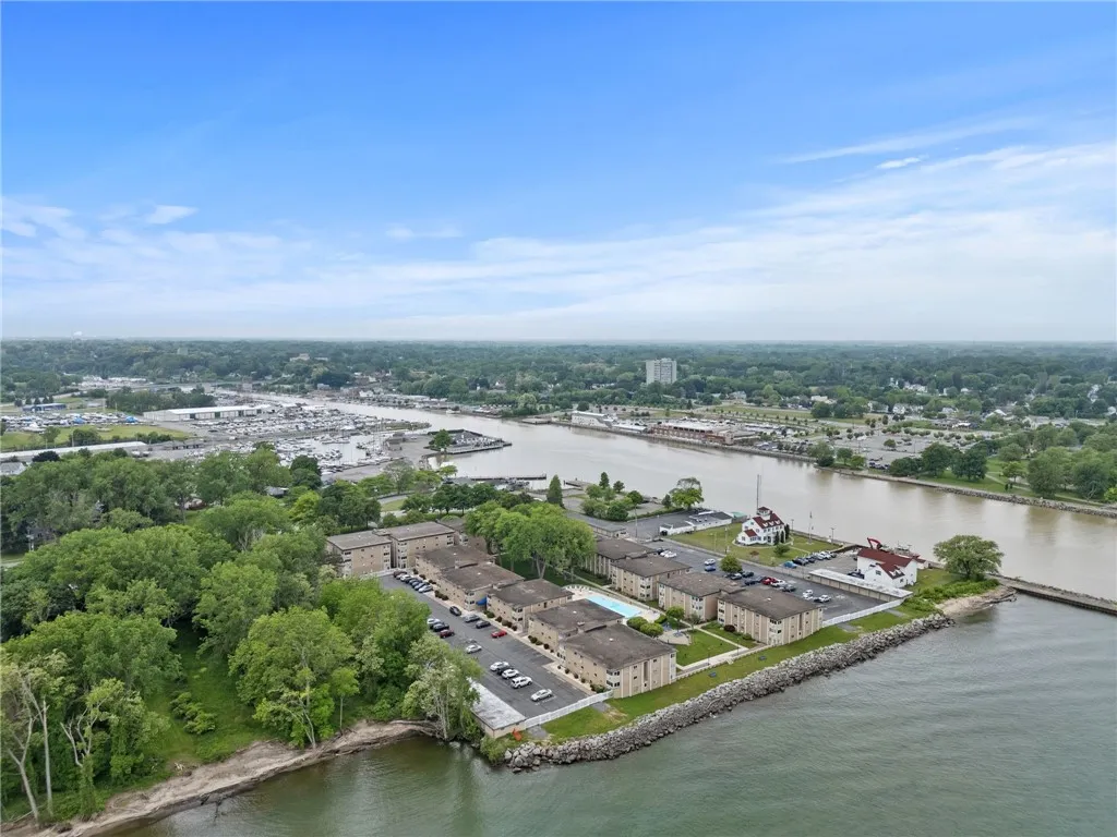 406 Westage At The Harbor, Irondequoit, New York 1, Irondequoit, New York 14617, 2 Bedrooms Bedrooms, 5 Rooms Rooms,1 BathroomBathrooms,Residential,Closed,406 Westage At The Harbor, Irondequoit, New York 1,R1611577