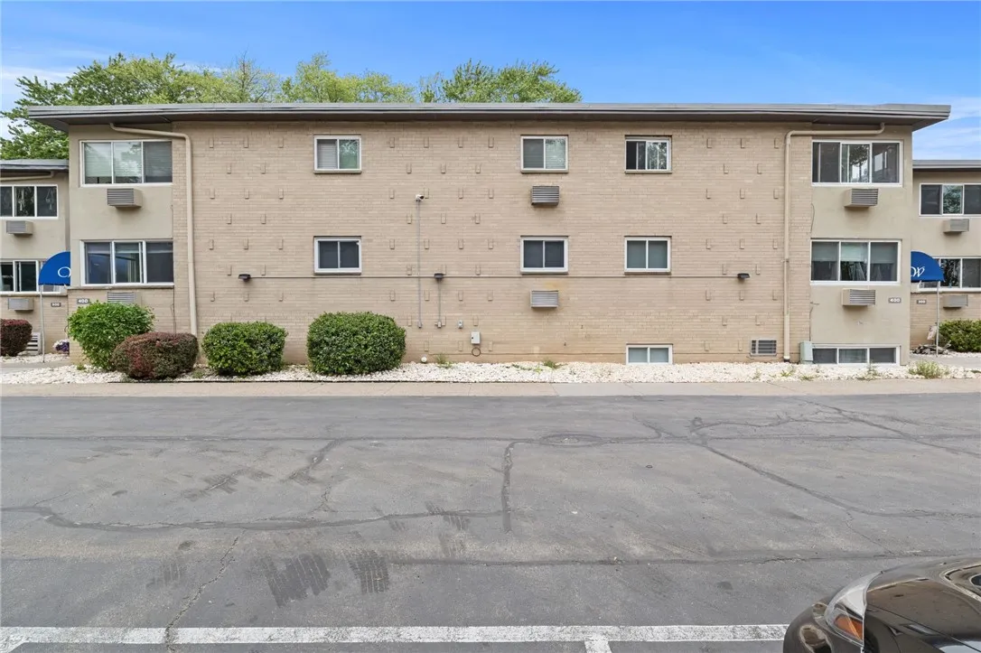 406 Westage At The Harbor, Irondequoit, New York 1, Irondequoit, New York 14617, 2 Bedrooms Bedrooms, 5 Rooms Rooms,1 BathroomBathrooms,Residential,Closed,406 Westage At The Harbor, Irondequoit, New York 1,R1611577