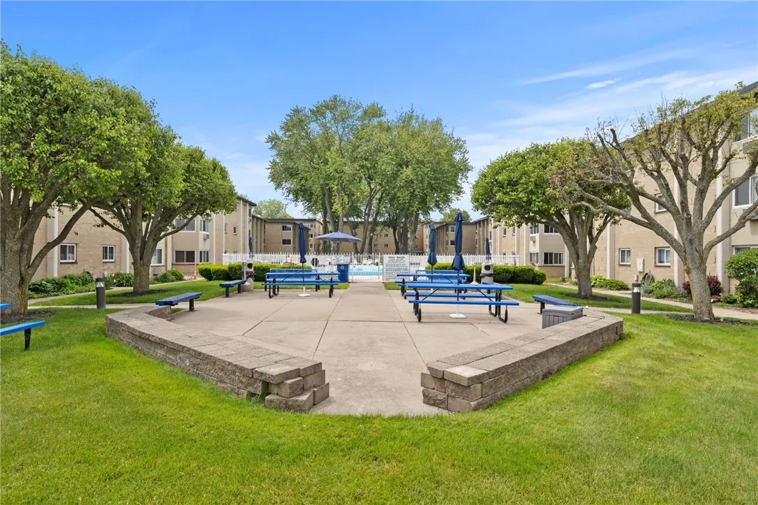 406 Westage At The Harbor, Irondequoit, New York 1, Irondequoit, New York 14617, 2 Bedrooms Bedrooms, 5 Rooms Rooms,1 BathroomBathrooms,Residential,Closed,406 Westage At The Harbor, Irondequoit, New York 1,R1611577