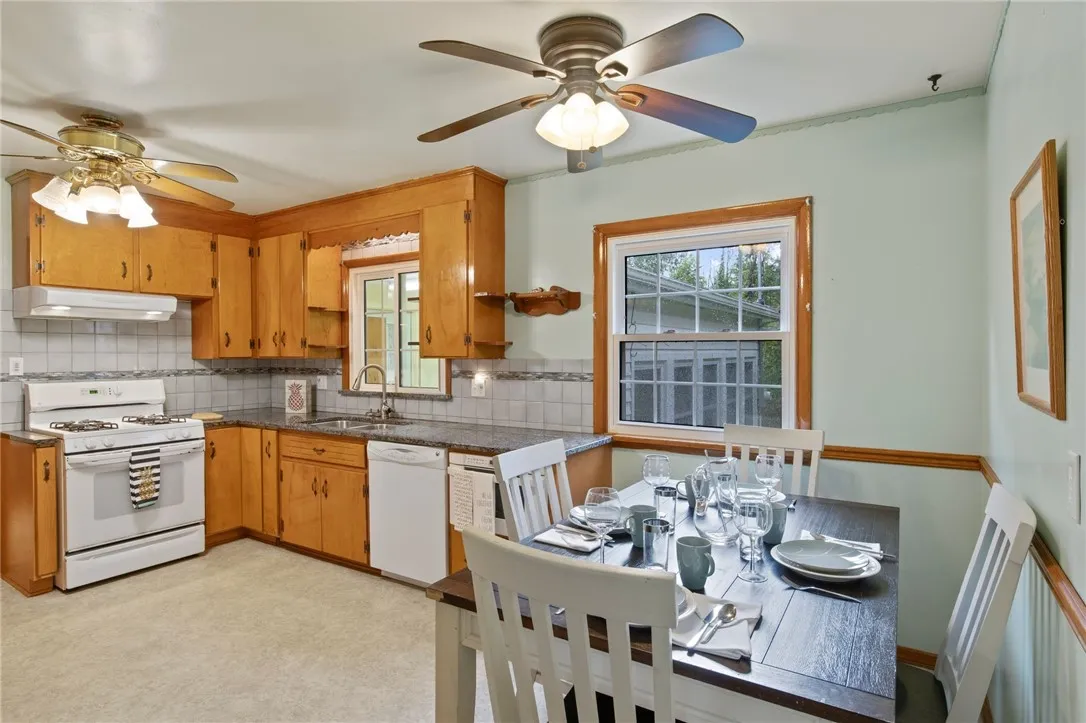 28 Angean Drive, Penfield, New York 14580, Penfield, New York 14580, 4 Bedrooms Bedrooms, 8 Rooms Rooms,1 BathroomBathrooms,Residential,Closed,28 Angean Drive, Penfield, New York 14580,R1606338