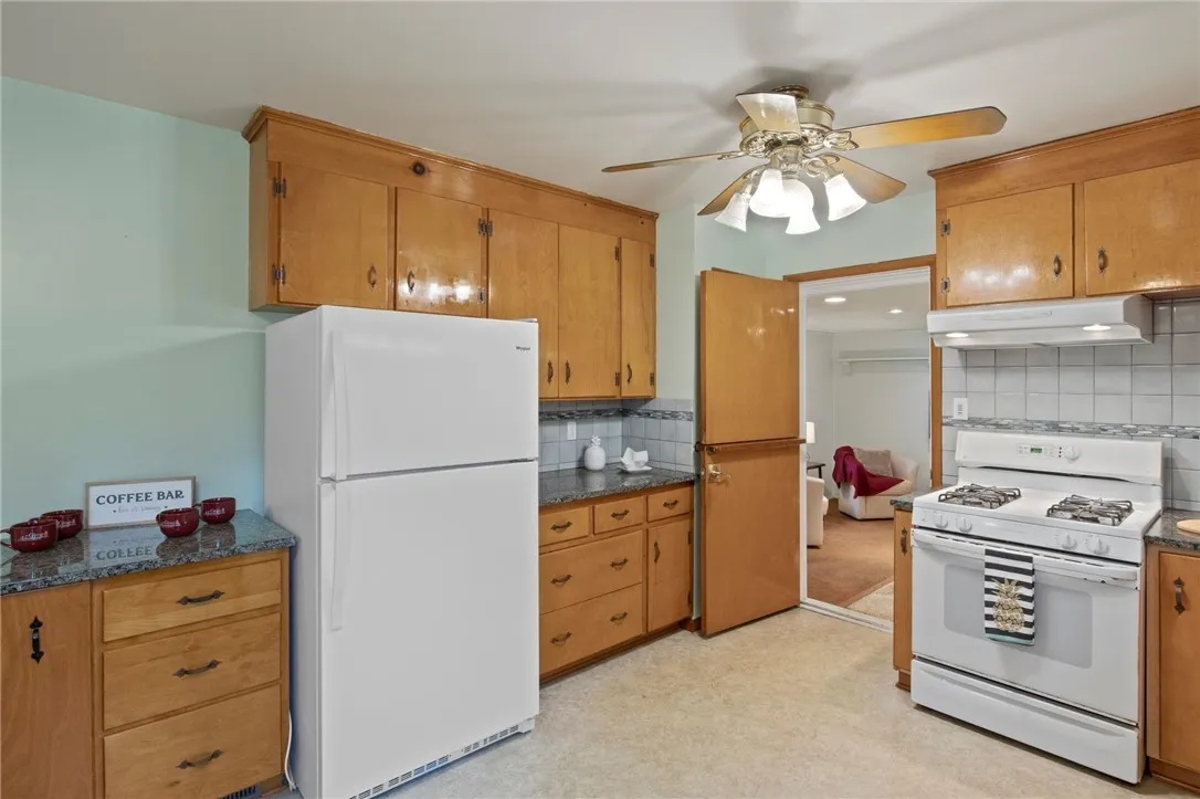 28 Angean Drive, Penfield, New York 14580, Penfield, New York 14580, 4 Bedrooms Bedrooms, 8 Rooms Rooms,1 BathroomBathrooms,Residential,Closed,28 Angean Drive, Penfield, New York 14580,R1606338