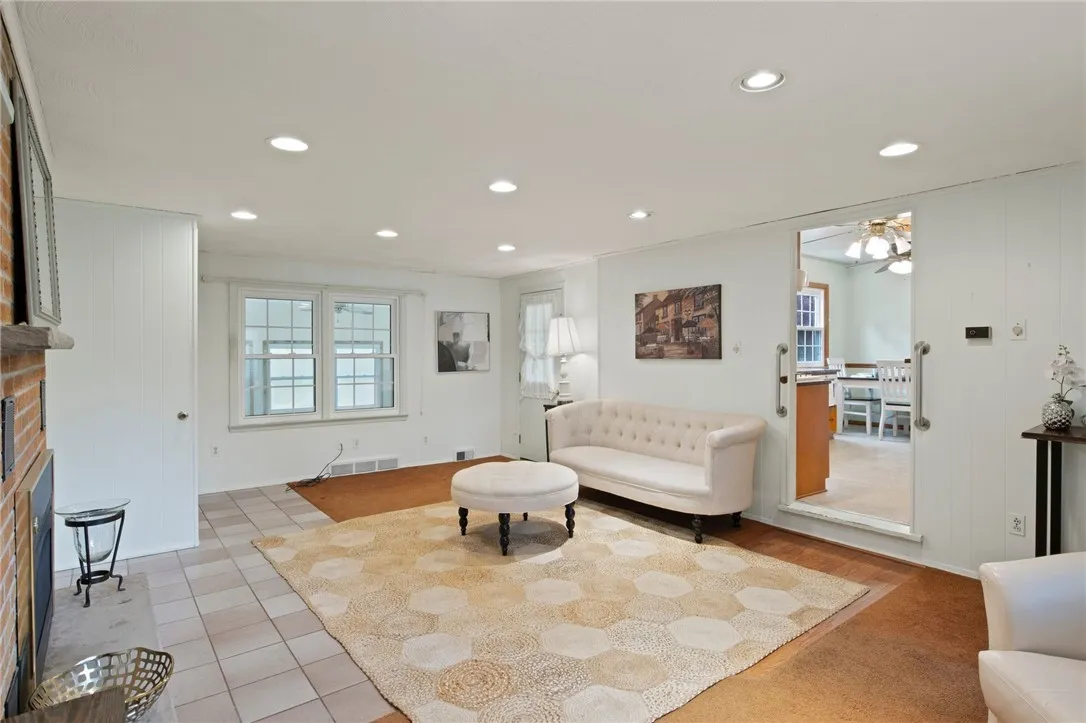 28 Angean Drive, Penfield, New York 14580, Penfield, New York 14580, 4 Bedrooms Bedrooms, 8 Rooms Rooms,1 BathroomBathrooms,Residential,Closed,28 Angean Drive, Penfield, New York 14580,R1606338