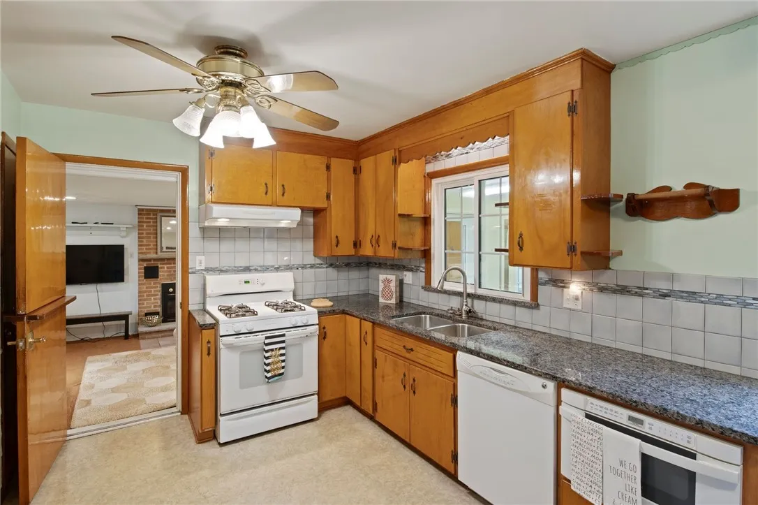 28 Angean Drive, Penfield, New York 14580, Penfield, New York 14580, 4 Bedrooms Bedrooms, 8 Rooms Rooms,1 BathroomBathrooms,Residential,Closed,28 Angean Drive, Penfield, New York 14580,R1606338