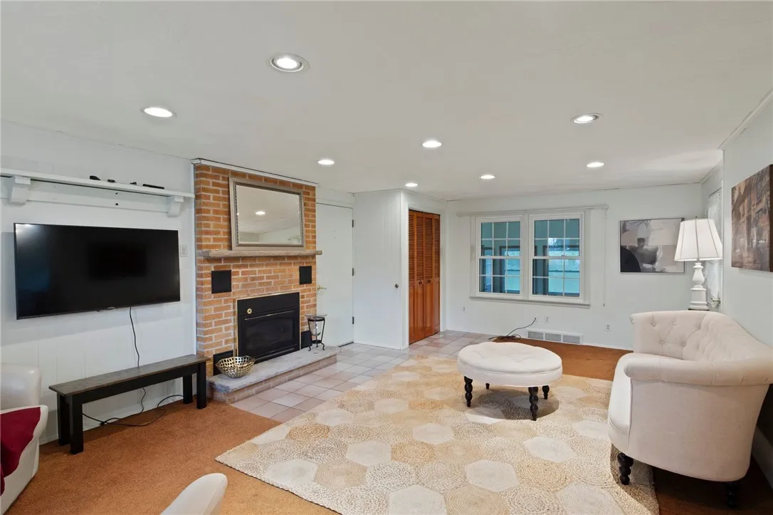 28 Angean Drive, Penfield, New York 14580, Penfield, New York 14580, 4 Bedrooms Bedrooms, 8 Rooms Rooms,1 BathroomBathrooms,Residential,Closed,28 Angean Drive, Penfield, New York 14580,R1606338