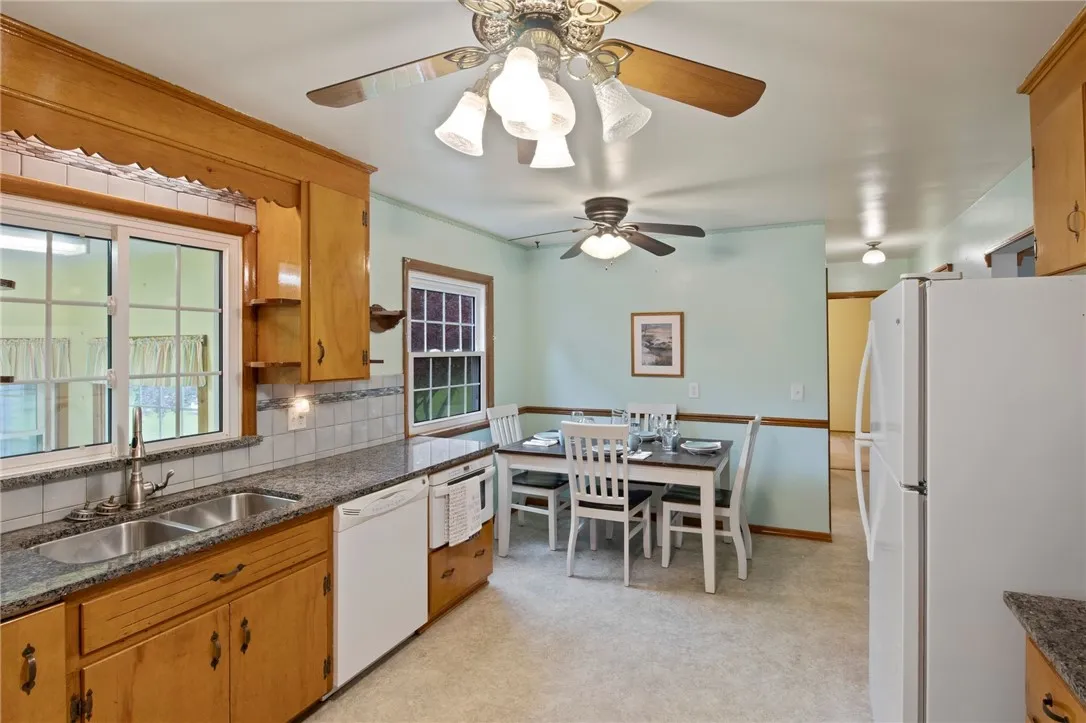 28 Angean Drive, Penfield, New York 14580, Penfield, New York 14580, 4 Bedrooms Bedrooms, 8 Rooms Rooms,1 BathroomBathrooms,Residential,Closed,28 Angean Drive, Penfield, New York 14580,R1606338