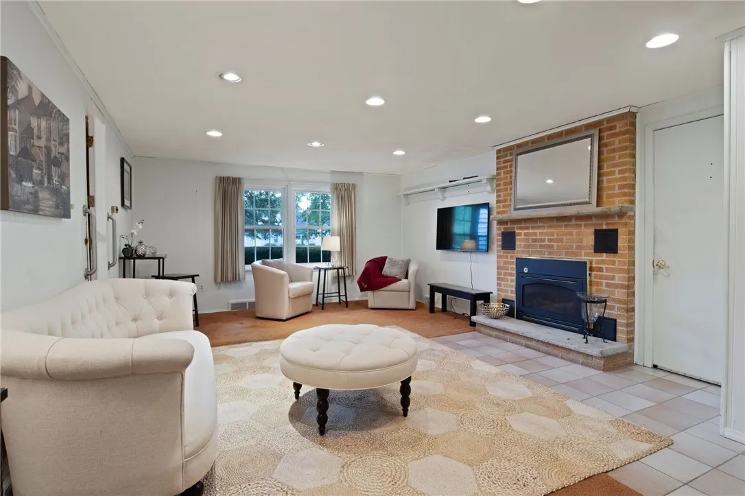 28 Angean Drive, Penfield, New York 14580, Penfield, New York 14580, 4 Bedrooms Bedrooms, 8 Rooms Rooms,1 BathroomBathrooms,Residential,Closed,28 Angean Drive, Penfield, New York 14580,R1606338