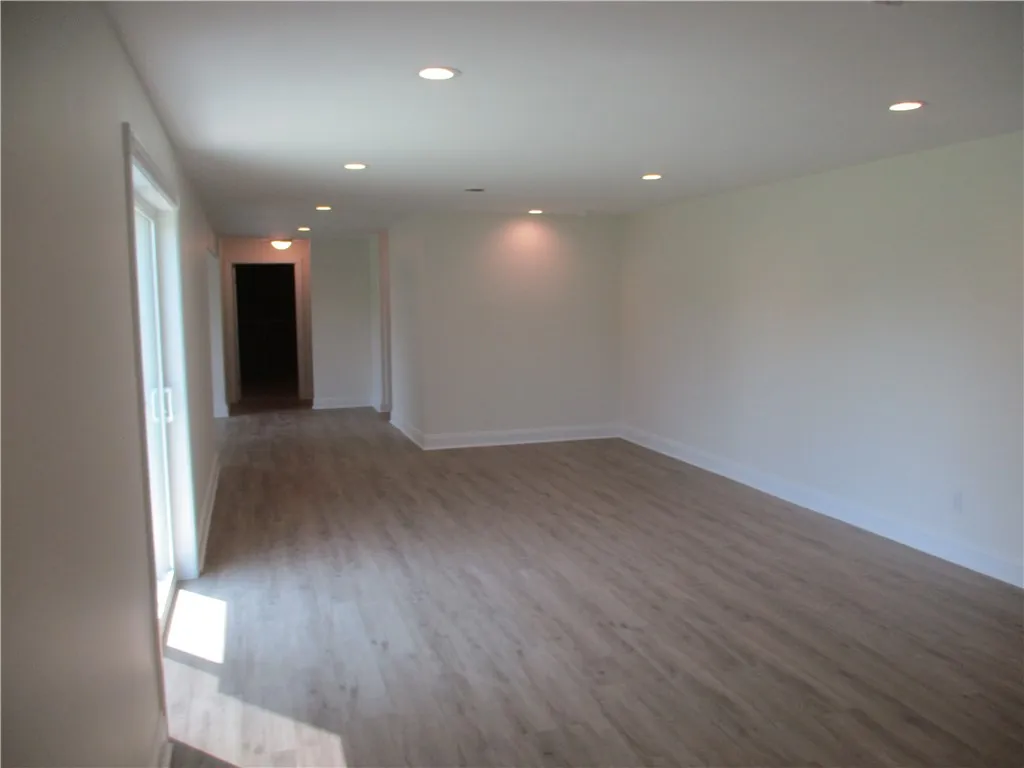 6 Royal Court, Horseheads, New York 14845, Horseheads, New York 14845, 3 Bedrooms Bedrooms, 8 Rooms Rooms,2 BathroomsBathrooms,Residential,Closed,6 Royal Court, Horseheads, New York 14845,R1613932