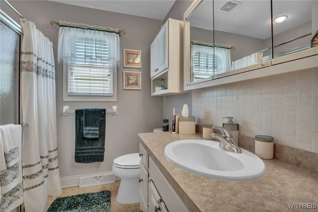 35 Glenfield Drive, West Seneca, New York 14224, West Seneca, New York 14224, 3 Bedrooms Bedrooms, 6 Rooms Rooms,2 BathroomsBathrooms,Residential,Closed,35 Glenfield Drive, West Seneca, New York 14224,0,B1613954