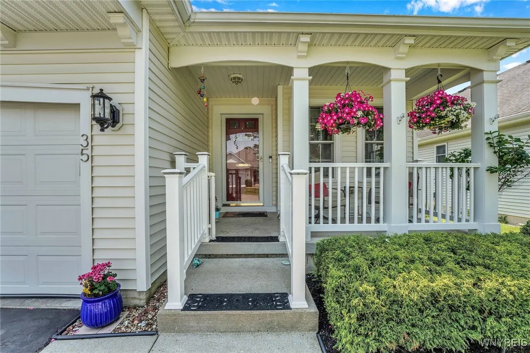 35 Glenfield Drive, West Seneca, New York 14224, West Seneca, New York 14224, 3 Bedrooms Bedrooms, 6 Rooms Rooms,2 BathroomsBathrooms,Residential,Closed,35 Glenfield Drive, West Seneca, New York 14224,0,B1613960