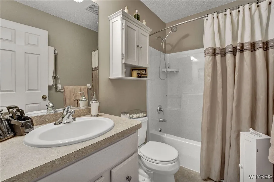 35 Glenfield Drive, West Seneca, New York 14224, West Seneca, New York 14224, 3 Bedrooms Bedrooms, 6 Rooms Rooms,2 BathroomsBathrooms,Residential,Closed,35 Glenfield Drive, West Seneca, New York 14224,0,B1613960