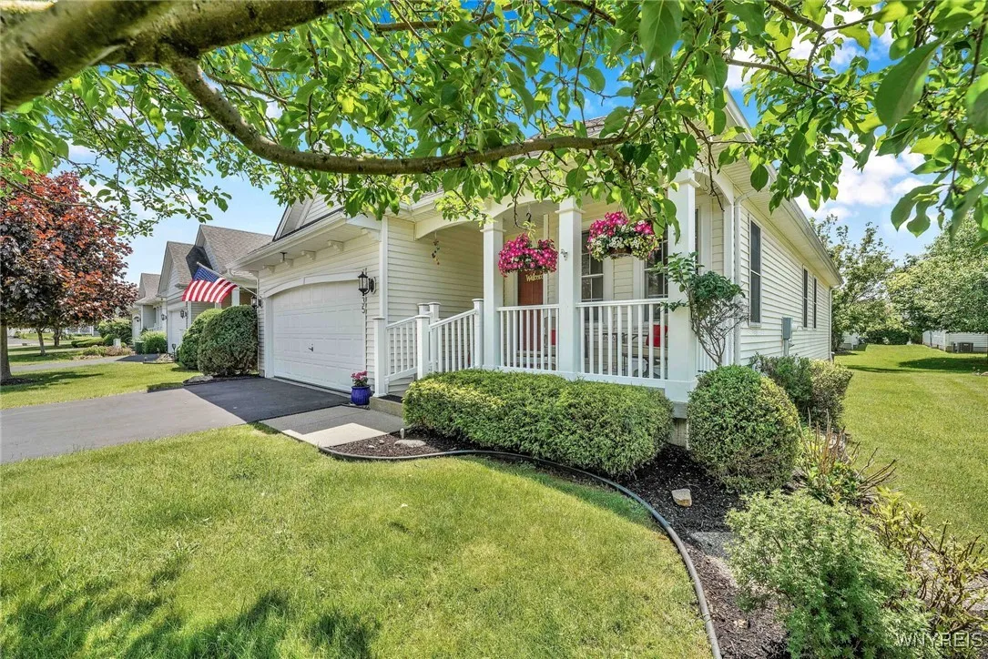 35 Glenfield Drive, West Seneca, New York 14224, West Seneca, New York 14224, 3 Bedrooms Bedrooms, 6 Rooms Rooms,2 BathroomsBathrooms,Residential,Closed,35 Glenfield Drive, West Seneca, New York 14224,0,B1613960