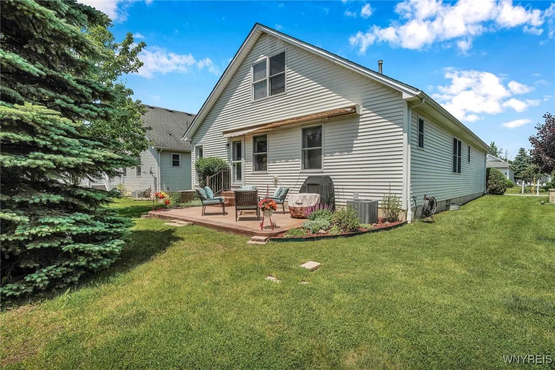 35 Glenfield Drive, West Seneca, New York 14224, West Seneca, New York 14224, 3 Bedrooms Bedrooms, 6 Rooms Rooms,2 BathroomsBathrooms,Residential,Closed,35 Glenfield Drive, West Seneca, New York 14224,0,B1613960