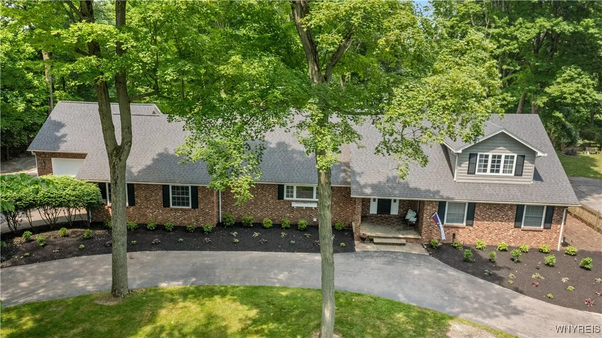 9800 Hollingson Road, Clarence, New York 14031, Clarence, New York 14031, 5 Bedrooms Bedrooms, 10 Rooms Rooms,3 BathroomsBathrooms,Residential,For Sale,9800 Hollingson Road, Clarence, New York 14031,B1613476