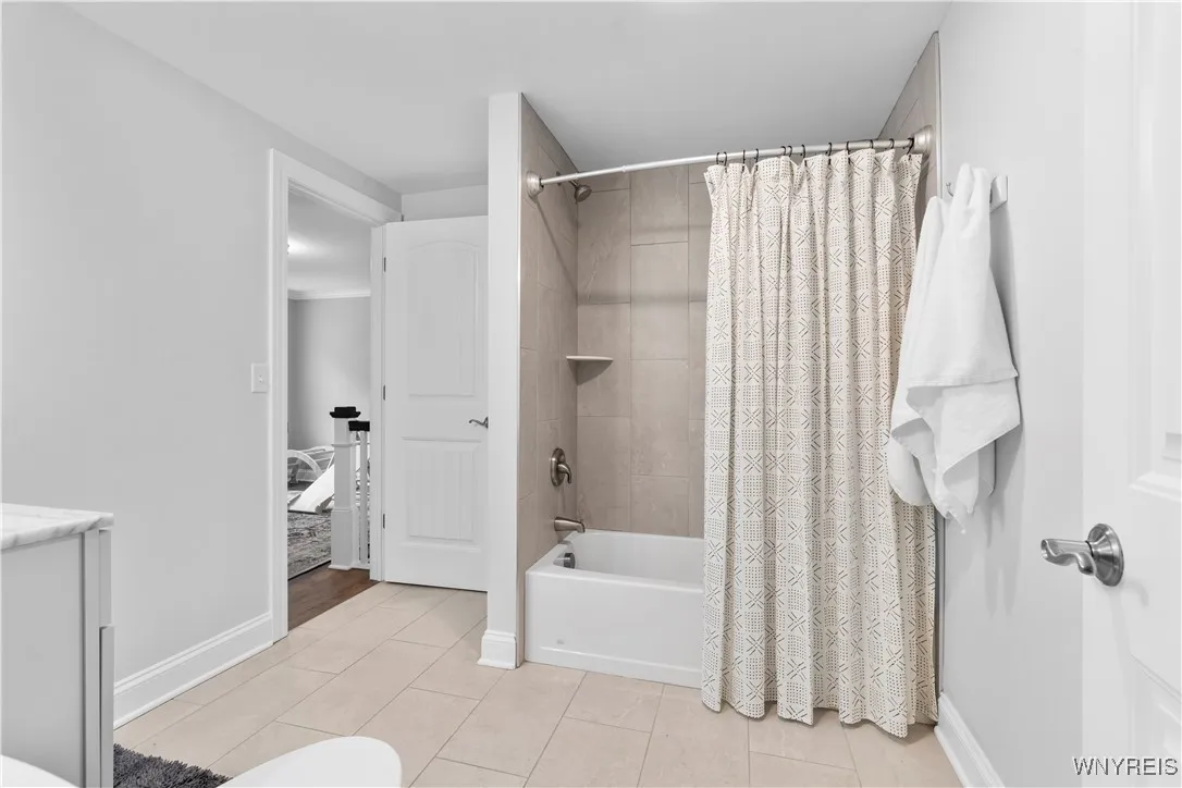 2nd floor full bath for bedrooms 3 & 4