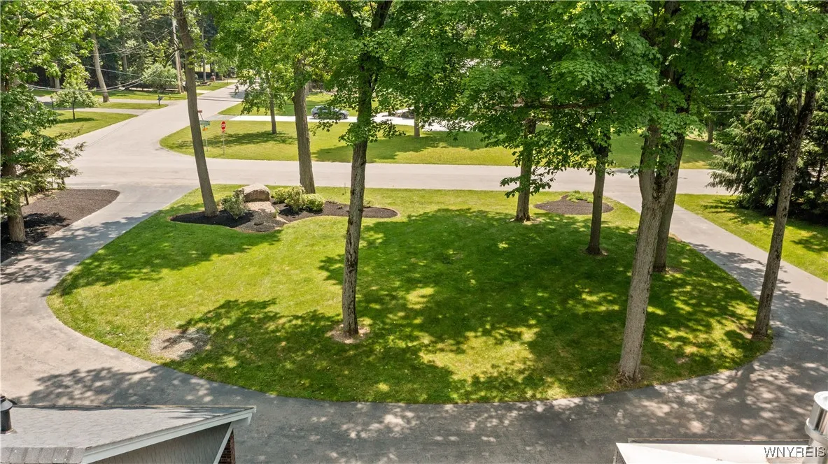 Circular driveway