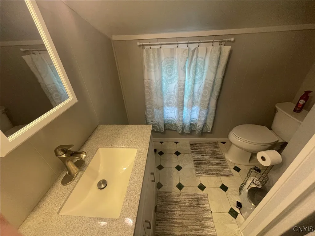 Upstairs Full Bath