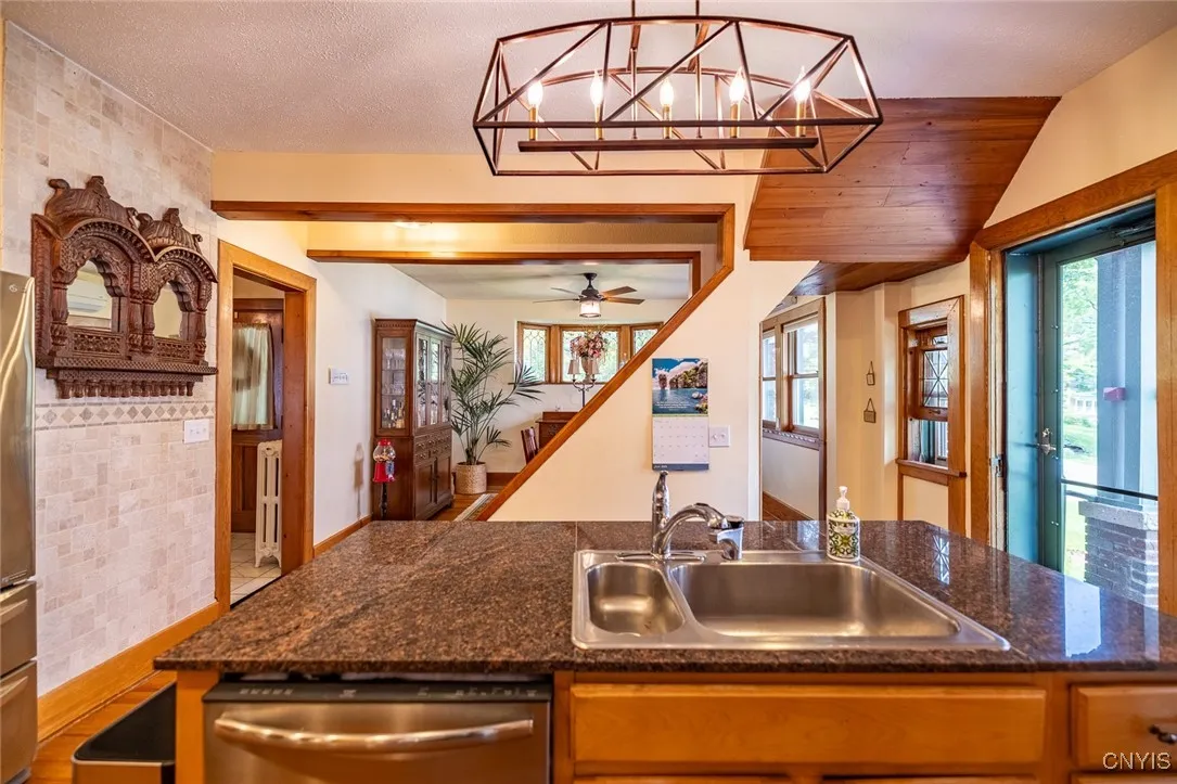107 Summit Avenue, Syracuse, New York 13207, Syracuse, New York 13207, 6 Bedrooms Bedrooms, 12 Rooms Rooms,3 BathroomsBathrooms,Residential,Closed,107 Summit Avenue, Syracuse, New York 13207,0,S1613228
