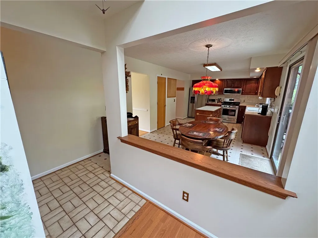 1 Madaket Drive, Penfield, New York 14526, Penfield, New York 14526, 4 Bedrooms Bedrooms, 9 Rooms Rooms,2 BathroomsBathrooms,Residential,Closed,1 Madaket Drive, Penfield, New York 14526,0,R1614009