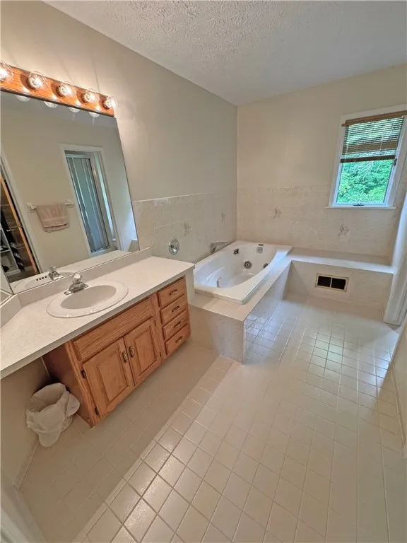 1 Madaket Drive, Penfield, New York 14526, Penfield, New York 14526, 4 Bedrooms Bedrooms, 9 Rooms Rooms,2 BathroomsBathrooms,Residential,Closed,1 Madaket Drive, Penfield, New York 14526,0,R1614009