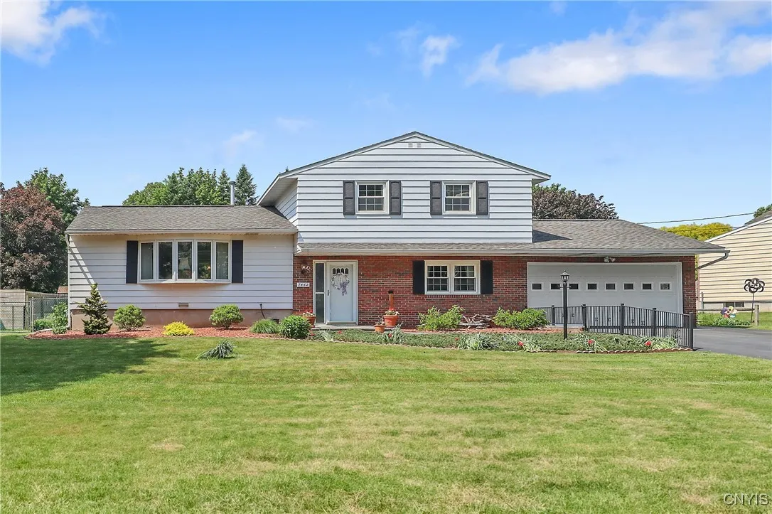 7462 Thunderbird Road, Clay, New York 13088, Clay, New York 13088, 4 Bedrooms Bedrooms, 10 Rooms Rooms,2 BathroomsBathrooms,Residential,Closed,7462 Thunderbird Road, Clay, New York 13088,0,S1603453