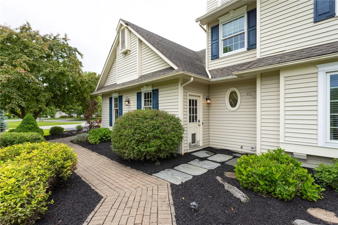 1 Feathery Circle, Perinton, New York 14526, Perinton, New York 14526, 5 Bedrooms Bedrooms, 9 Rooms Rooms,2 BathroomsBathrooms,Residential,Closed,1 Feathery Circle, Perinton, New York 14526,0,R1610948