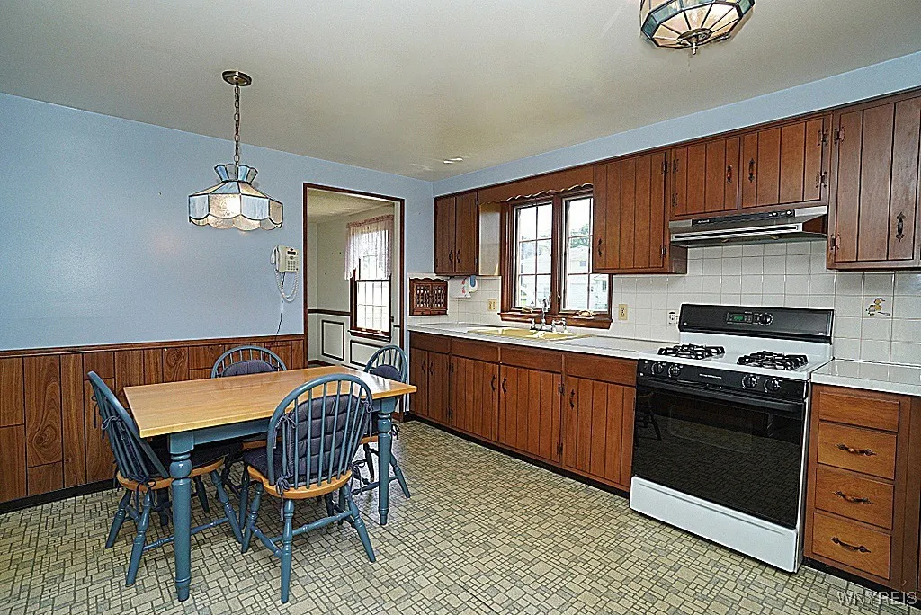 56 Harwood Road, West Seneca, New York 14224, West Seneca, New York 14224, 3 Bedrooms Bedrooms, 7 Rooms Rooms,1 BathroomBathrooms,Residential,Closed,56 Harwood Road, West Seneca, New York 14224,B1613593