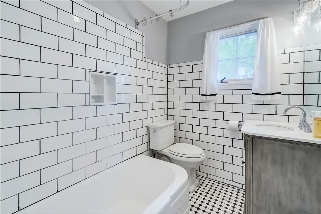 15 Nunda Boulevard, Rochester, New York 14610, Rochester, New York 14610, 3 Bedrooms Bedrooms, 8 Rooms Rooms,2 BathroomsBathrooms,Residential,Closed,15 Nunda Boulevard, Rochester, New York 14610,R1613862