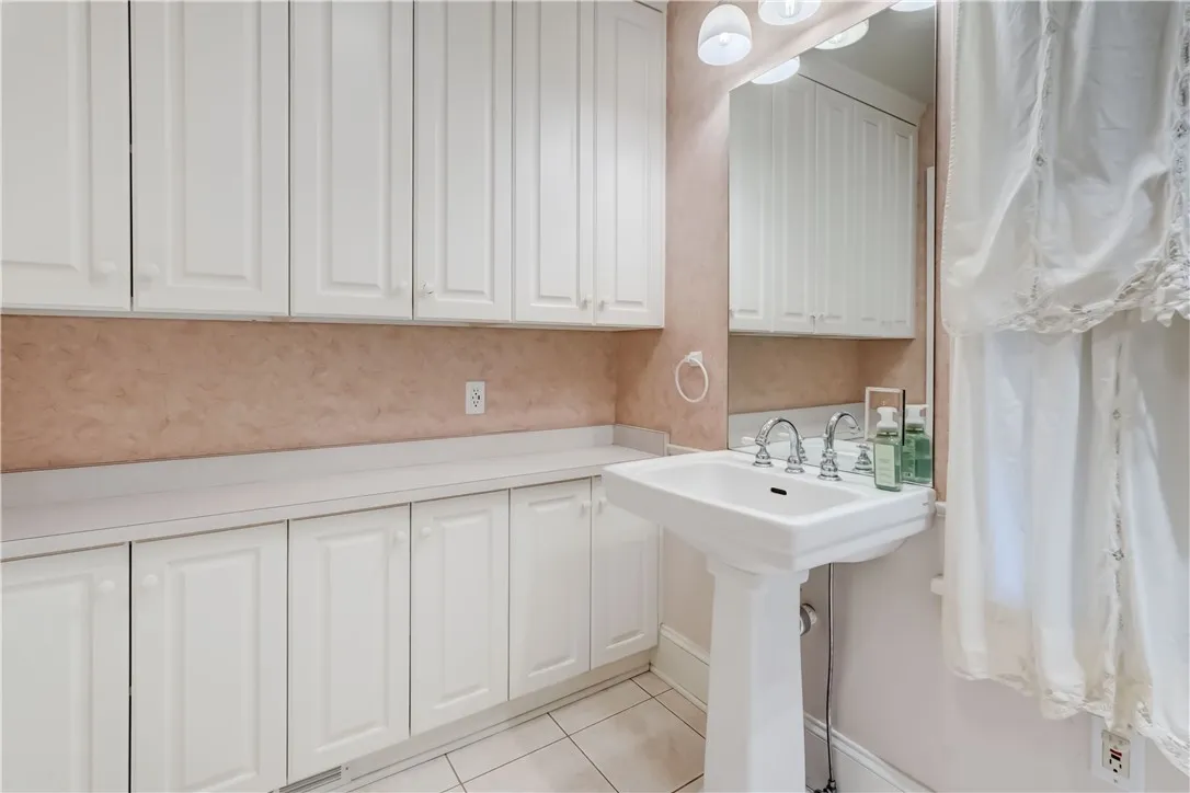 15 Nunda Boulevard, Rochester, New York 14610, Rochester, New York 14610, 3 Bedrooms Bedrooms, 8 Rooms Rooms,2 BathroomsBathrooms,Residential,Closed,15 Nunda Boulevard, Rochester, New York 14610,R1613862