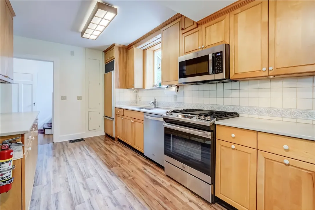 15 Nunda Boulevard, Rochester, New York 14610, Rochester, New York 14610, 3 Bedrooms Bedrooms, 8 Rooms Rooms,2 BathroomsBathrooms,Residential,Closed,15 Nunda Boulevard, Rochester, New York 14610,R1613862