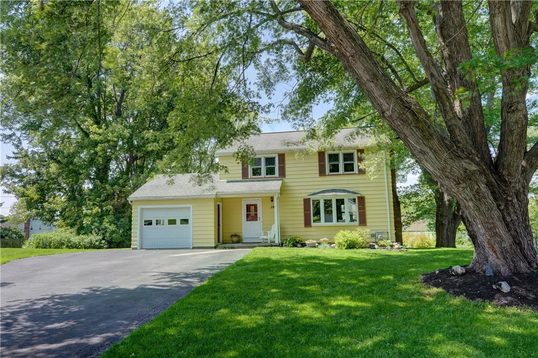 10 Alpine Drive, Penfield, New York 14580, Penfield, New York 14580, 3 Bedrooms Bedrooms, 9 Rooms Rooms,2 BathroomsBathrooms,Residential,Closed,10 Alpine Drive, Penfield, New York 14580,R1611045