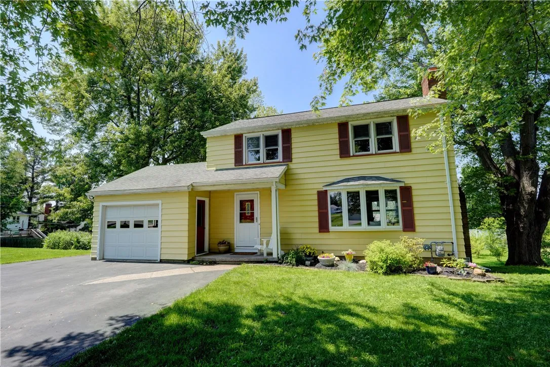 10 Alpine Drive, Penfield, New York 14580, Penfield, New York 14580, 3 Bedrooms Bedrooms, 9 Rooms Rooms,2 BathroomsBathrooms,Residential,Closed,10 Alpine Drive, Penfield, New York 14580,R1611045