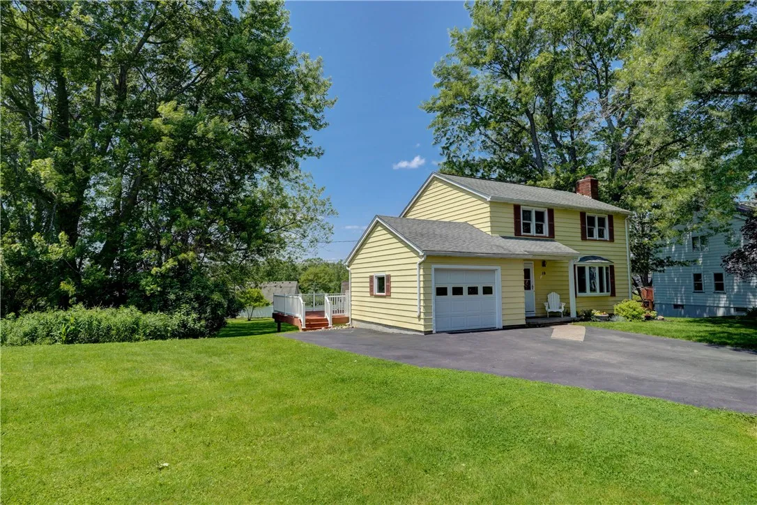 10 Alpine Drive, Penfield, New York 14580, Penfield, New York 14580, 3 Bedrooms Bedrooms, 9 Rooms Rooms,2 BathroomsBathrooms,Residential,Closed,10 Alpine Drive, Penfield, New York 14580,R1611045