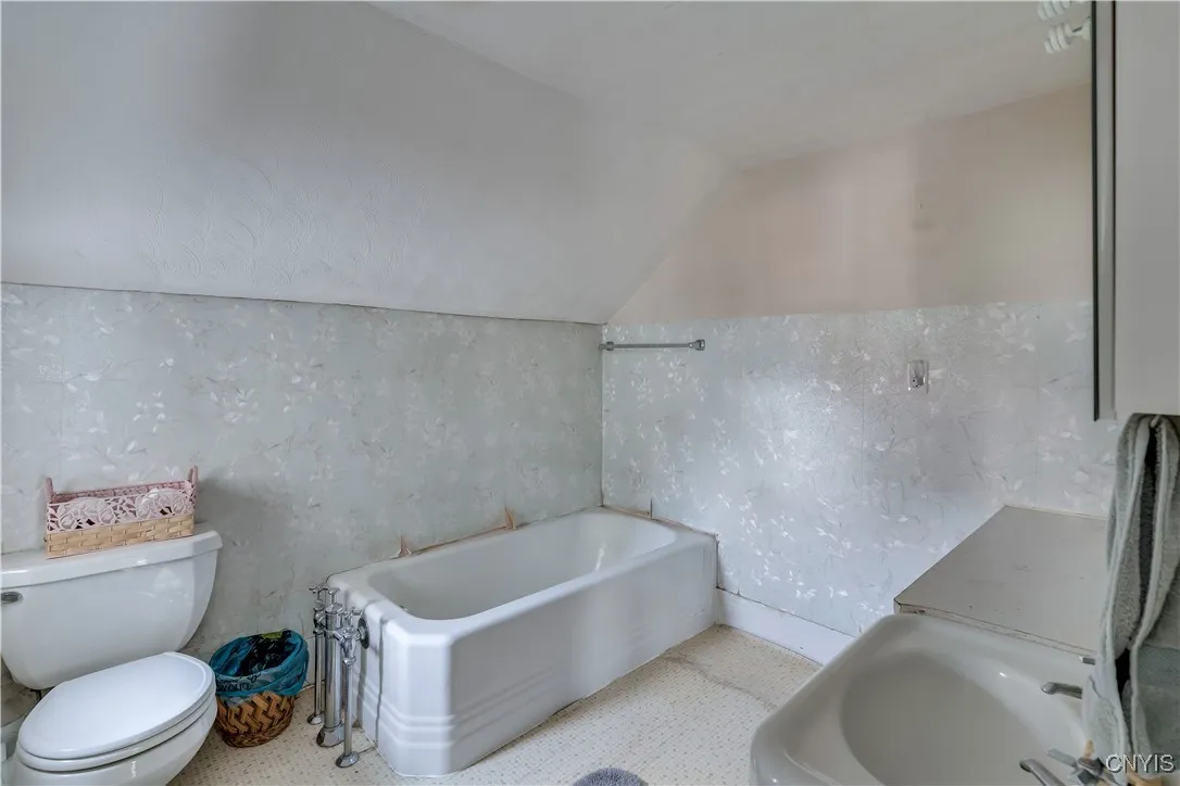 2nd floor bathroom