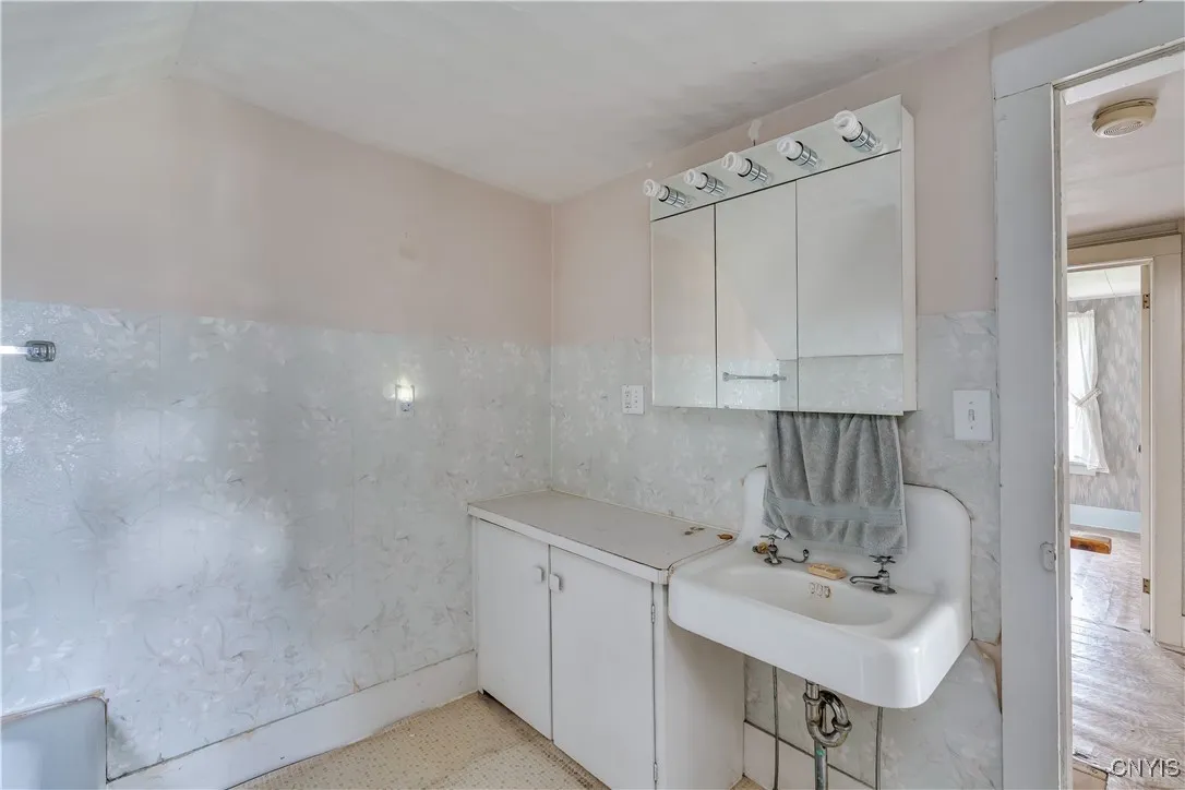 2nd floor bathroom