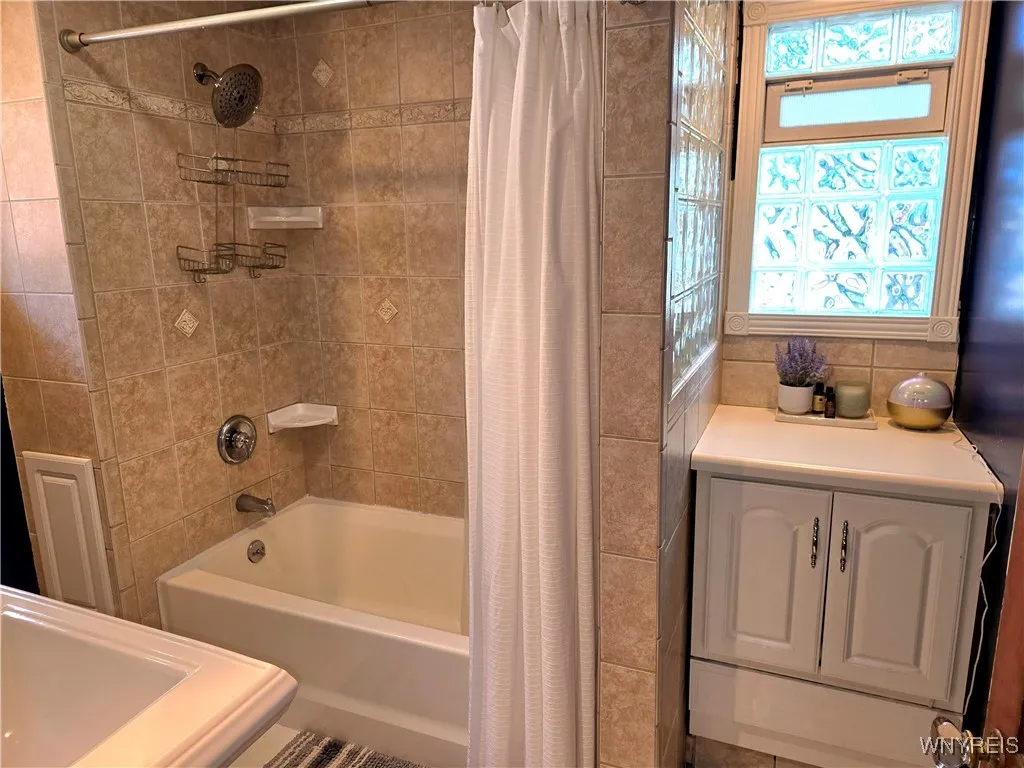 43 Wardman Road, Tonawanda-town, New York 14217, Tonawanda, New York 14217, 3 Bedrooms Bedrooms, 7 Rooms Rooms,2 BathroomsBathrooms,Residential,Closed,43 Wardman Road, Tonawanda-town, New York 14217,B1614052