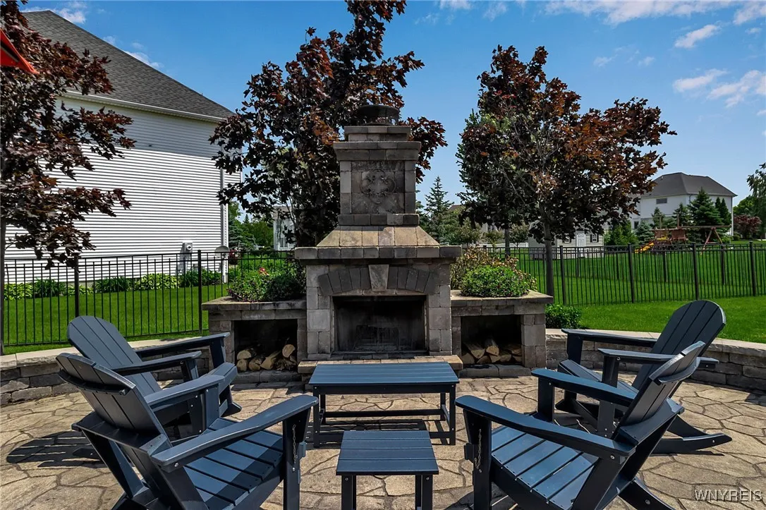 Outdoor fireplace