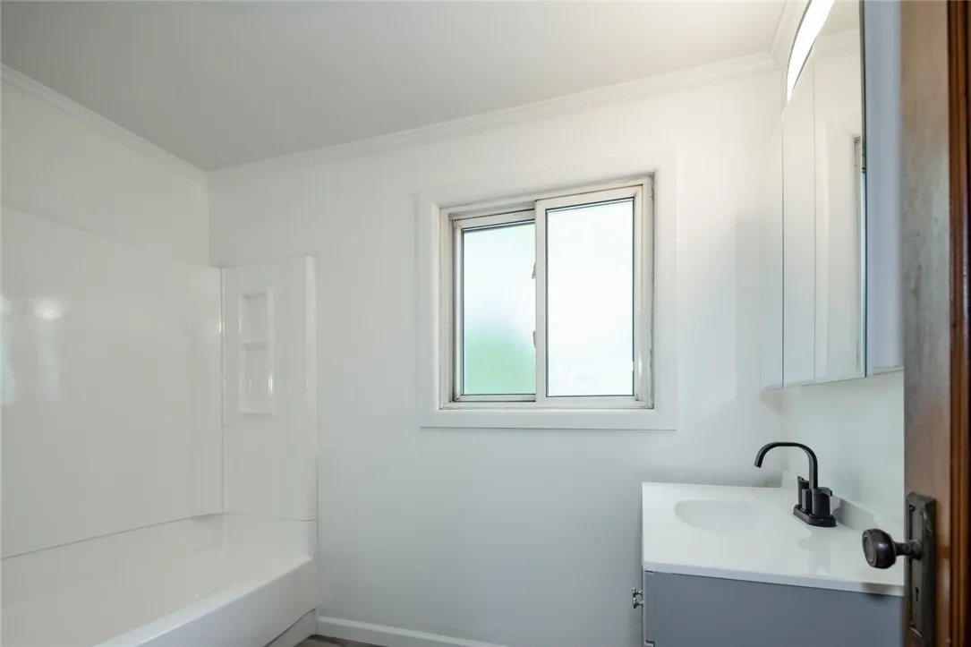 126 Canton Street, Rochester, New York 14606, Rochester, New York 14606, 3 Bedrooms Bedrooms, 6 Rooms Rooms,1 BathroomBathrooms,Residential,Closed,126 Canton Street, Rochester, New York 14606,0,R1613704
