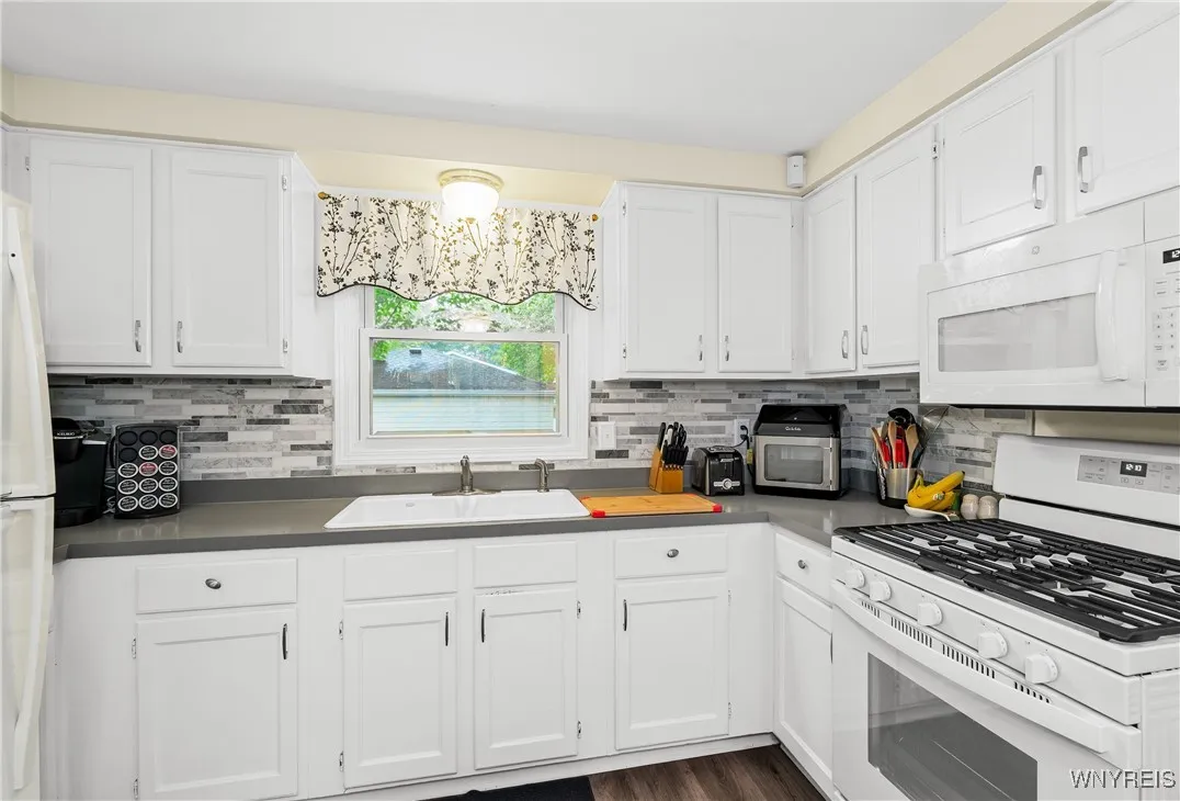 6099 Dover Road, Hamburg, New York 14085, Hamburg, New York 14085, 3 Bedrooms Bedrooms, 5 Rooms Rooms,1 BathroomBathrooms,Residential,Closed,6099 Dover Road, Hamburg, New York 14085,0,B1613764