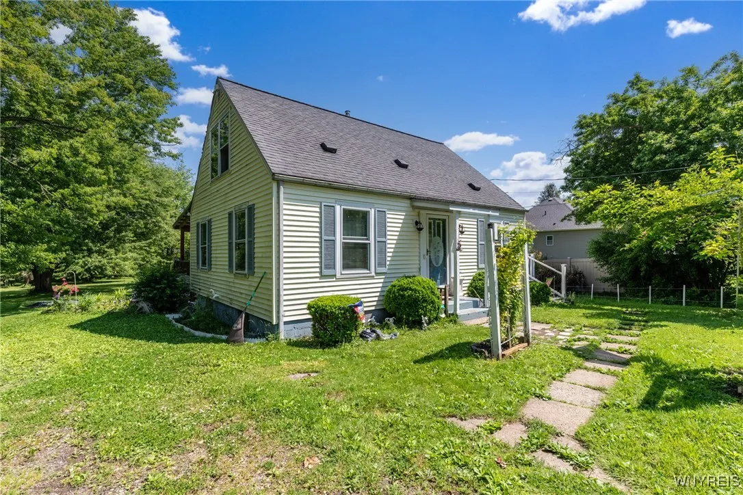 7084 Versailles Road, Evans, New York 14047, Evans, New York 14047, 2 Bedrooms Bedrooms, 7 Rooms Rooms,1 BathroomBathrooms,Residential,Closed,7084 Versailles Road, Evans, New York 14047,0,B1613510