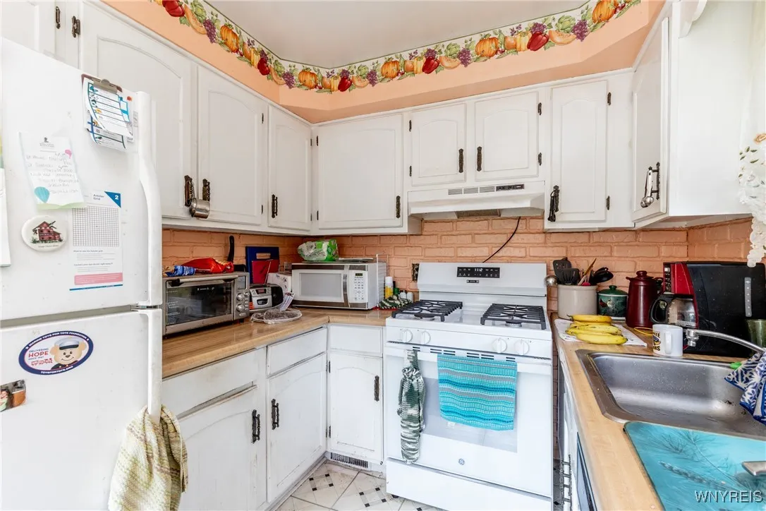 7084 Versailles Road, Evans, New York 14047, Evans, New York 14047, 2 Bedrooms Bedrooms, 7 Rooms Rooms,1 BathroomBathrooms,Residential,Closed,7084 Versailles Road, Evans, New York 14047,0,B1613510