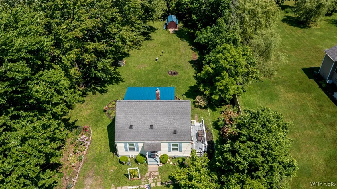 7084 Versailles Road, Evans, New York 14047, Evans, New York 14047, 2 Bedrooms Bedrooms, 7 Rooms Rooms,1 BathroomBathrooms,Residential,Closed,7084 Versailles Road, Evans, New York 14047,0,B1613510