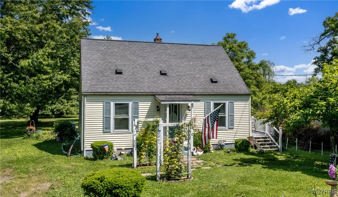 7084 Versailles Road, Evans, New York 14047, Evans, New York 14047, 2 Bedrooms Bedrooms, 7 Rooms Rooms,1 BathroomBathrooms,Residential,Closed,7084 Versailles Road, Evans, New York 14047,0,B1613510