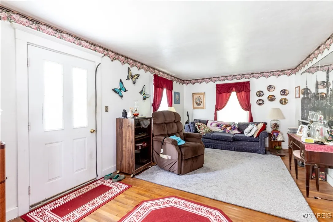 7084 Versailles Road, Evans, New York 14047, Evans, New York 14047, 2 Bedrooms Bedrooms, 7 Rooms Rooms,1 BathroomBathrooms,Residential,Closed,7084 Versailles Road, Evans, New York 14047,0,B1613510